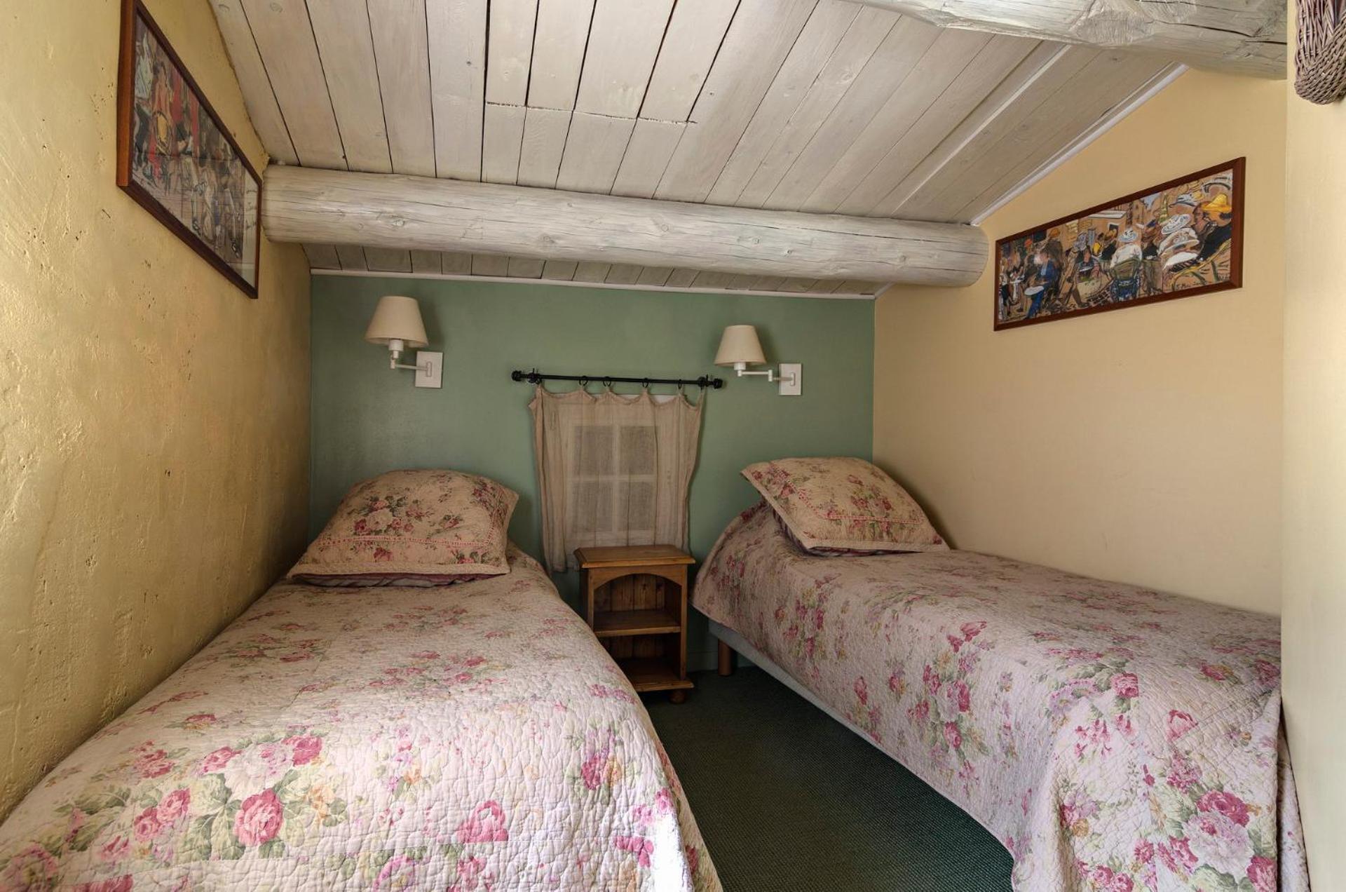 Les Maisons De Chante Oiseau Sigonce Room photo